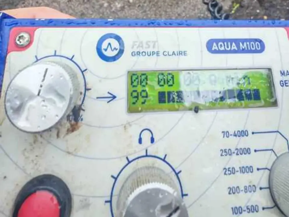 Acoustic listening unit with sensor on tarmac patch during leak detection survey
